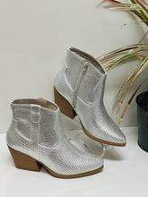 Load image into Gallery viewer, Women Boots/Silver-Brew