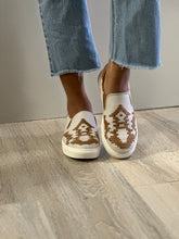 Load image into Gallery viewer, Very G Women Slip-on/Tan-marian