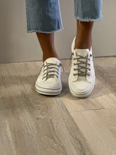 Load image into Gallery viewer, Very G Women Slip-on/White-aman 2
