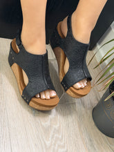 Load image into Gallery viewer, Very G Women Platform Sandals/Black-Liberty