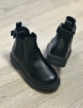 Load image into Gallery viewer, Girls Boots/Black-Model-4K