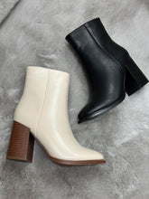 Load image into Gallery viewer, Women Boots/Ivory-Cami-9