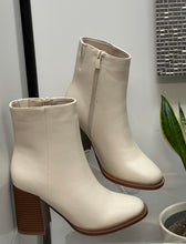 Load image into Gallery viewer, Women Boots/Ivory-Cami-9