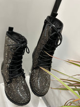Load image into Gallery viewer, Girls Boots/Black-Glisten-26K