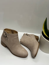 Load image into Gallery viewer, Women Boots/Clay-Boyet