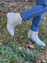 Load image into Gallery viewer, Infant Girls Boots/Silver-River-01KA
