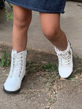 Load image into Gallery viewer, Infant Boots/White-Poet-1A