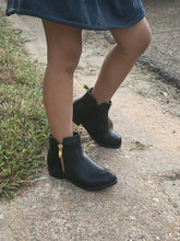 Load image into Gallery viewer, Infant Boots/Black-Essie-6E