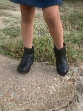 Load image into Gallery viewer, Infant Boots/Black-Essie-6E