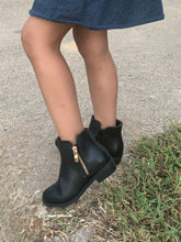 Load image into Gallery viewer, Infant Boots/Black-Essie-6E