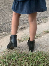 Load image into Gallery viewer, Infant Boots/Black-Essie-6E