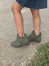 Load image into Gallery viewer, Infant Boots/Olive-Essie-11E