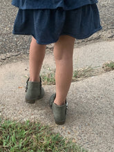 Load image into Gallery viewer, Infant Boots/Olive-Essie-11E