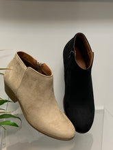 Load image into Gallery viewer, Lady Boots/Natural-Mug
