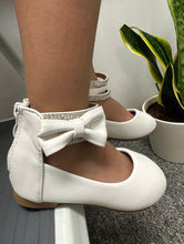 Load image into Gallery viewer, Infant Flats/White-Hilton-1A